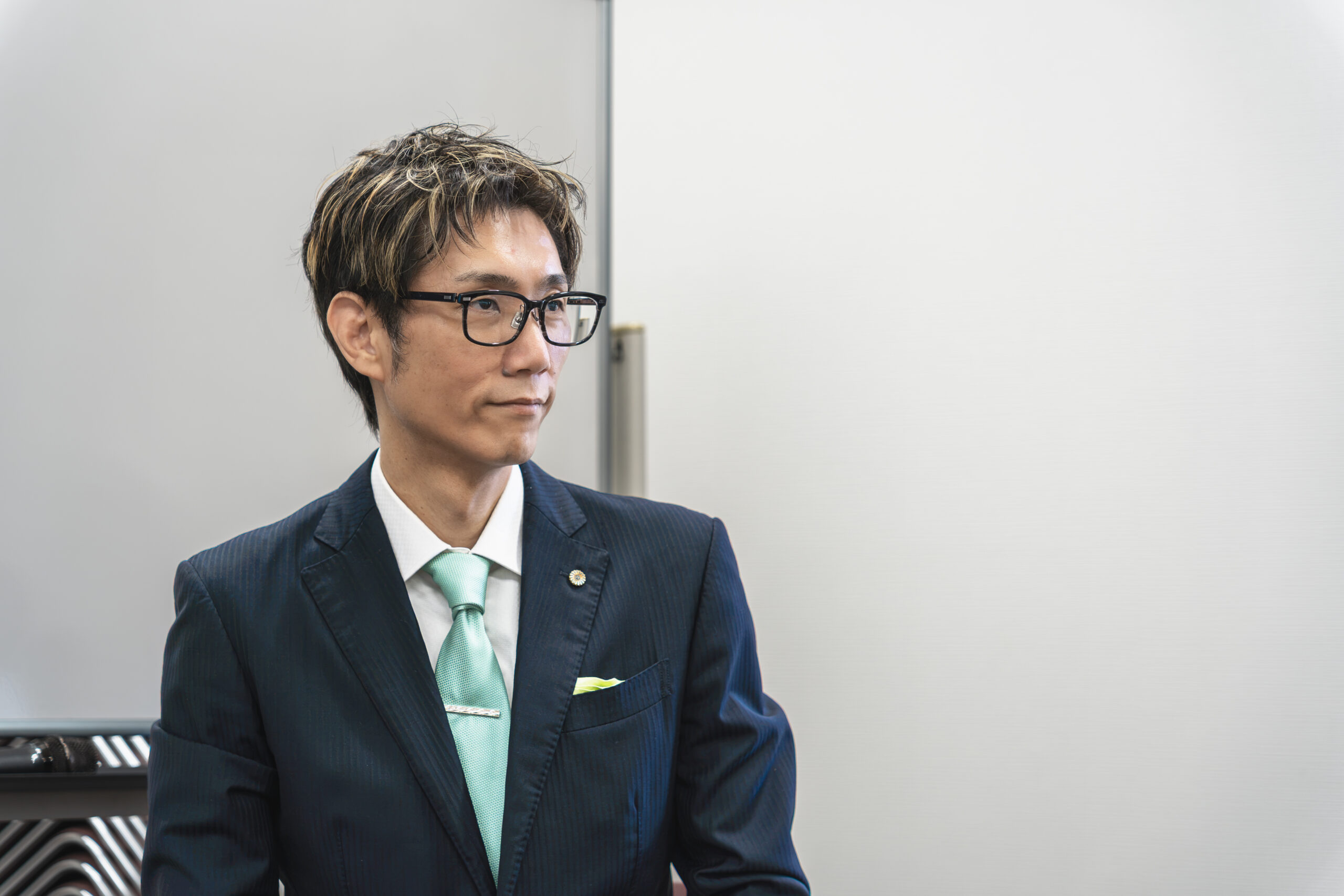 企業の課題について考える仕事風景